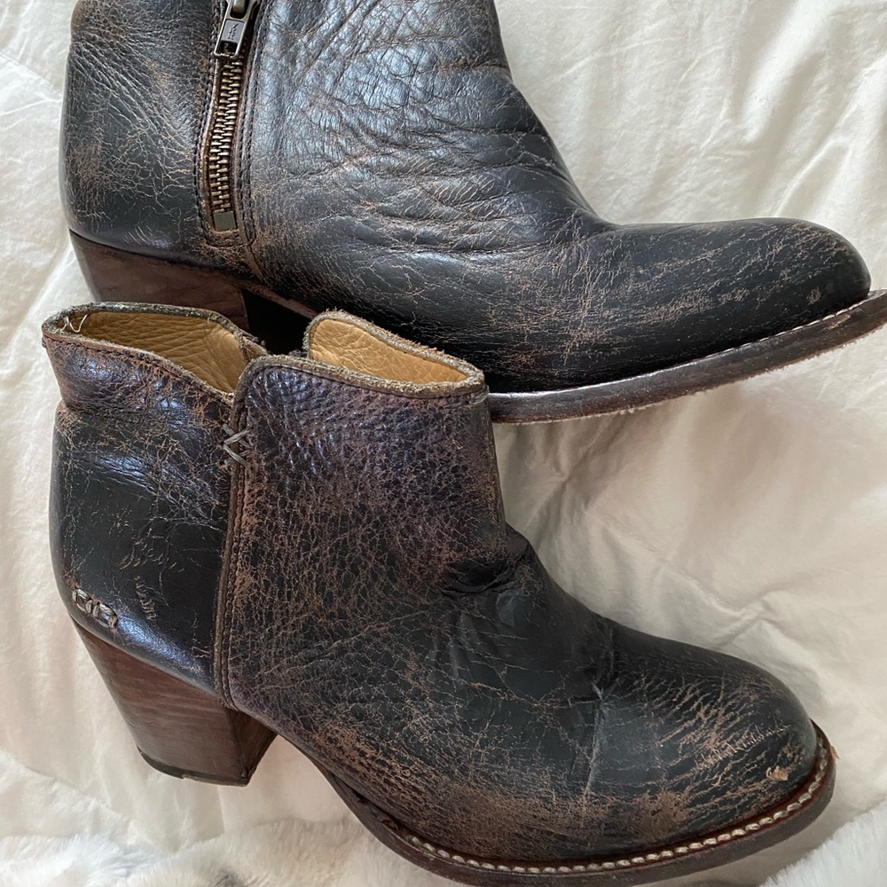 Bed Stu distressed leather booties size 8.5 but feel like an 8